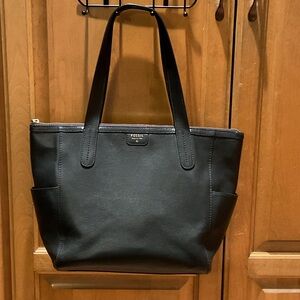 Fossil Black Issue no. 1954 Tote Bag